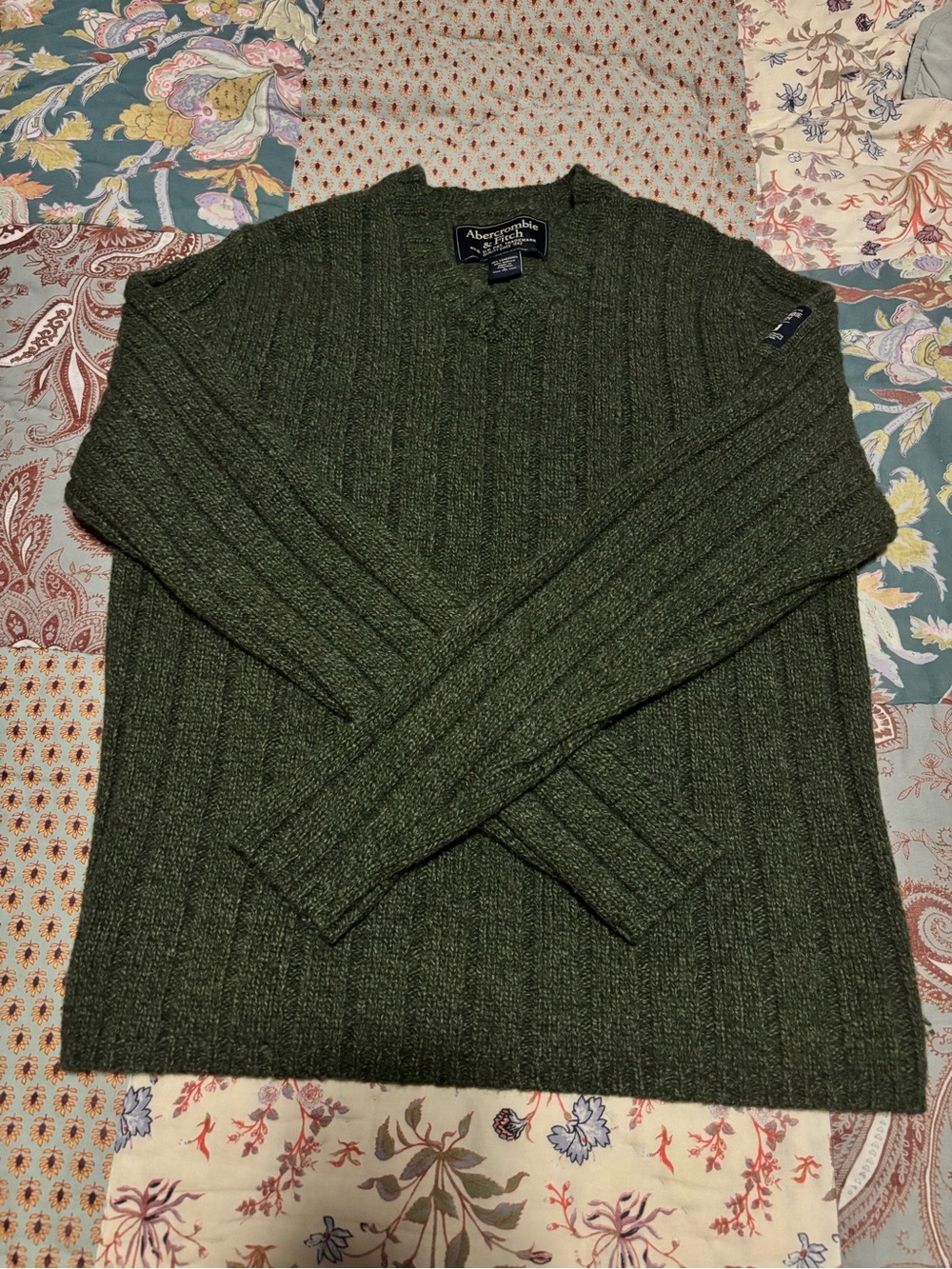 Abercrombie & Fitch Men's Olive Green Sweater